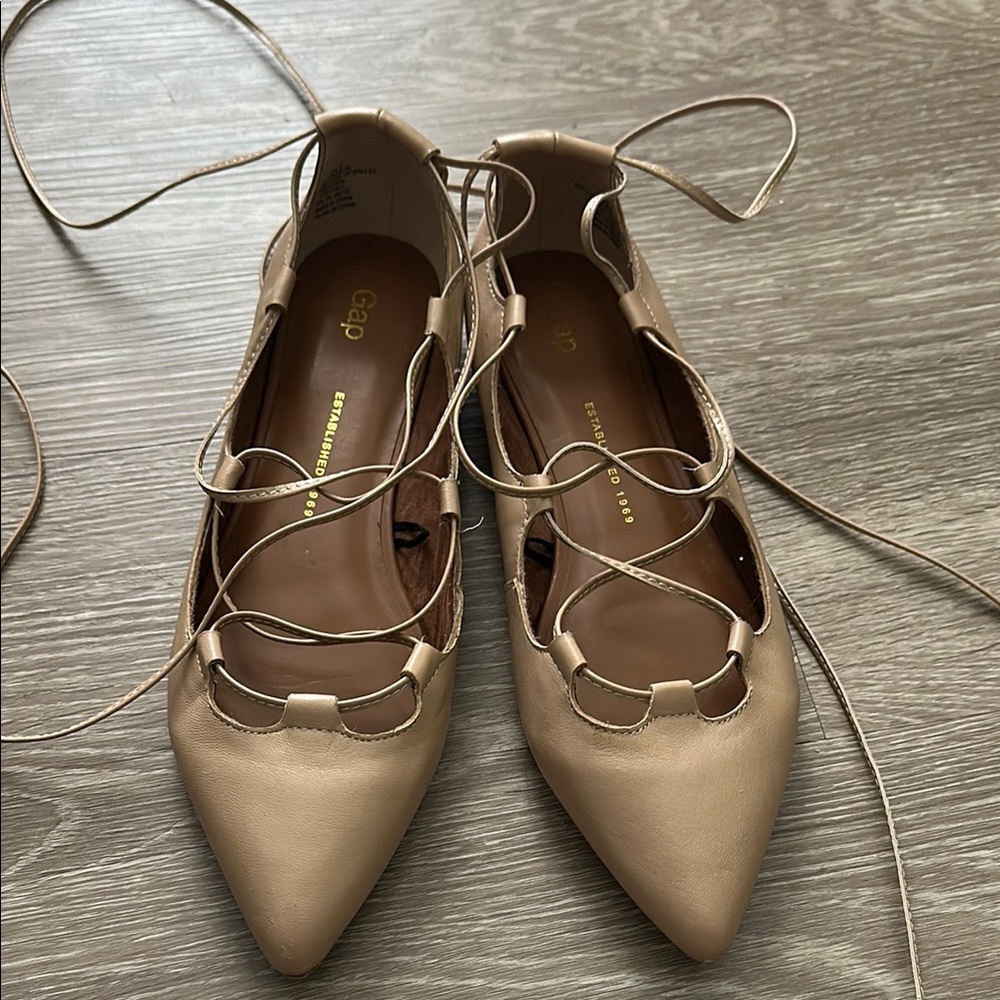 GAP Tan Lace-Up Flats Sleek Design